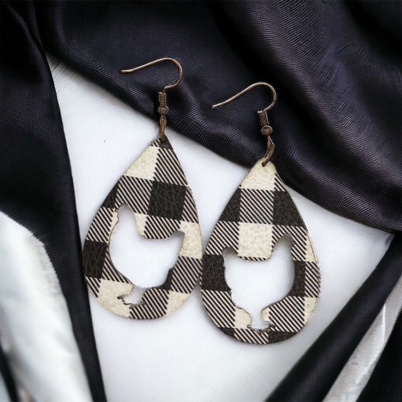 Feathered Fashion: Adorable Chicken Silhouette Dangle Earrings! NWT Farm Jewelry - Picture 9 of 10